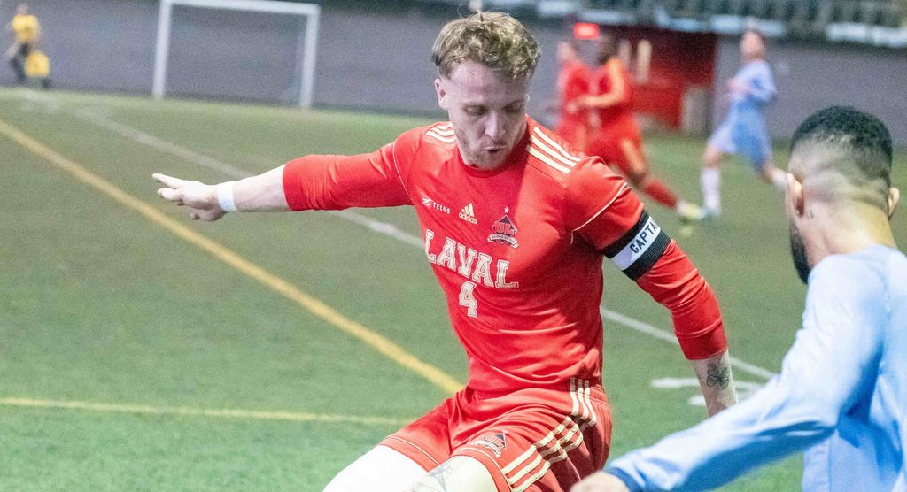 Le capitaine de l'équipe de soccer Rouge et Or de l'Université Laval, Doryan
Soualem.