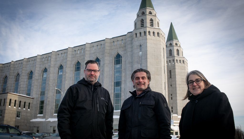 Robert Gosselin, coordonnateur d’opérations, Sylvain Mailloux, technicien à la production en audio-visuel, et Monique Lépinay, agente de gestion des études, ont en commun leur passion débordante pour la musique.