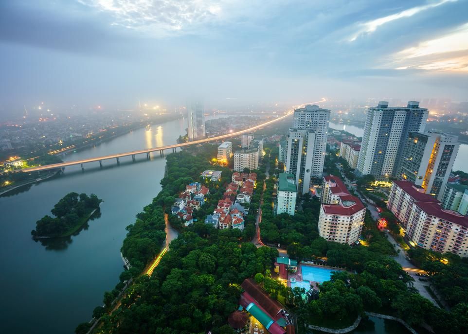 Vue du district Hoang Mai et de la péninsule Linh Dam, à Hanoi, la capitale du Vietnam. L'Université des langues et des études internationales est située dans cette ville d'environ huit millions d'habitants.