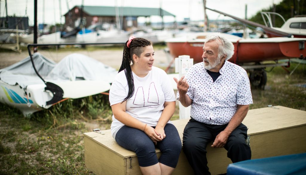 L'épisode 2 fait une incursion dans l'atelier des Artisans du Saint-Laurent, un groupe composé d’aînés passionnés par la voile et de jeunes de Québec en réinsertion sur le marché du travail. Leur défi: construire un voilier en bois de A à Z.