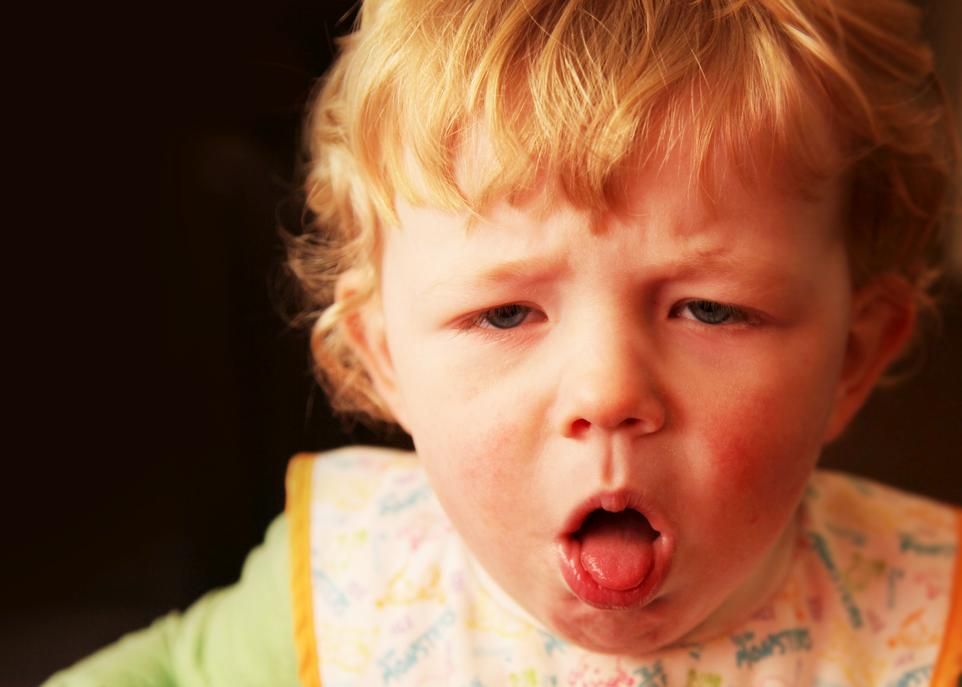 <p>Le virus respiratoire syncytial est courant et très contagieux. En général, les symptômes s'apparentent à ceux d'un rhume. Toutefois, lorsque les poumons sont touchés, l'infection peut provoquer une bronchiolite ou une pneumonie nécessitant une hospitalisation.</p>
