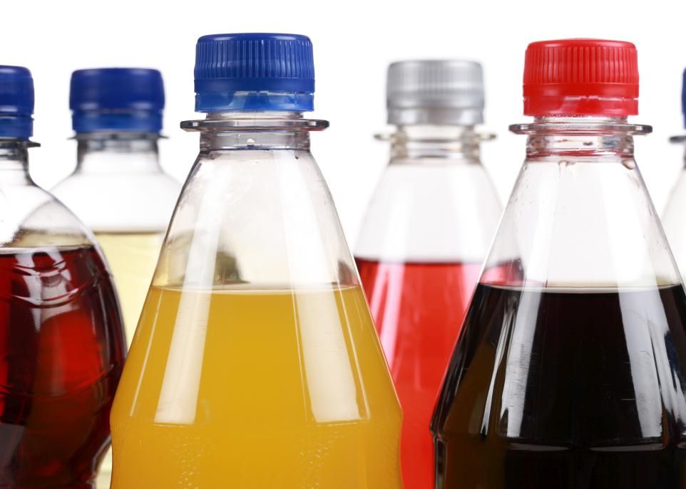 La surconsommation de boissons sucrées est liée à l'épidémie d'obésité et de surpoids ainsi qu'au cortège de problèmes de santé qui y est associé. Certains croient qu'il est temps que le Canada, à l'instar de nombreux pays, instaure une surtaxe sur ces produits.
