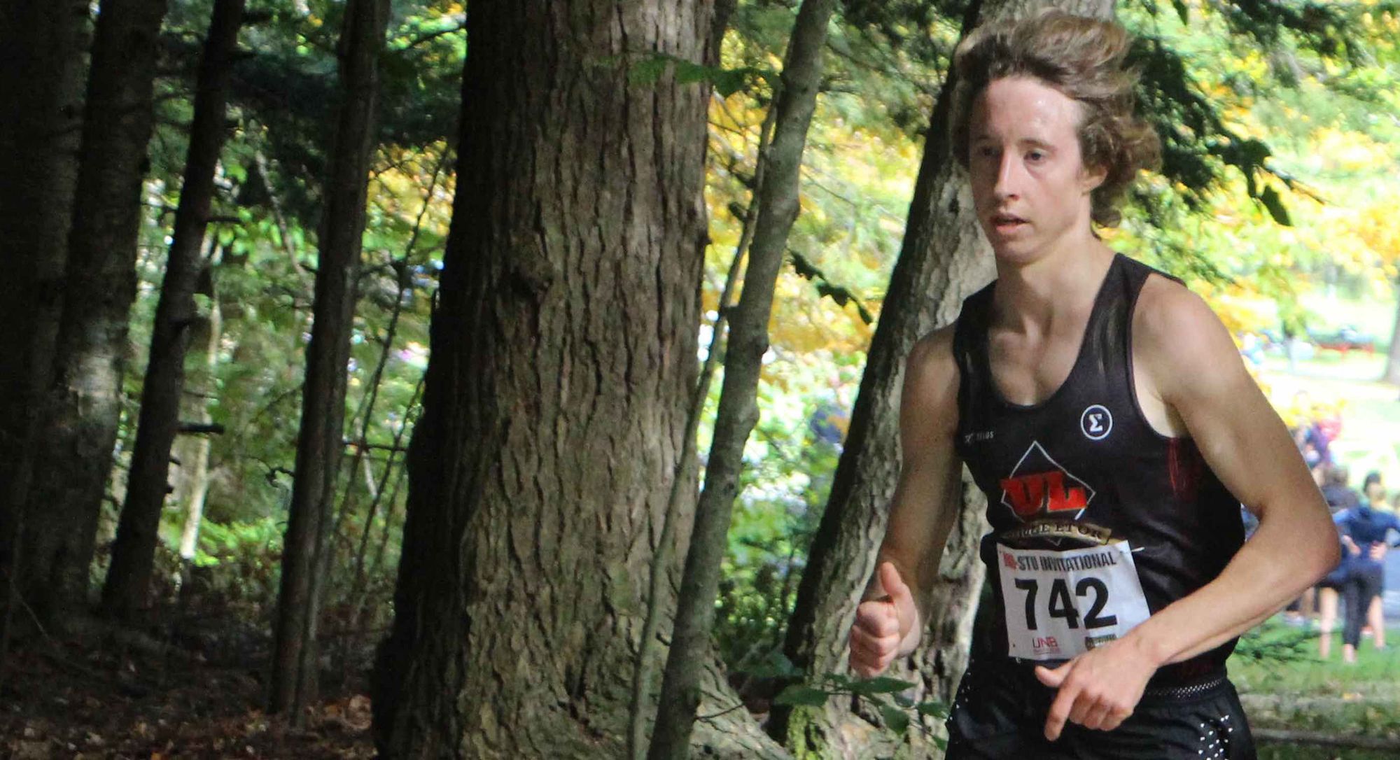 Jean-Simon Desgagnés, du club de cross-country Rouge et Or, lors de la course inter-conférence au Parc Maisonneuve à Montréal.