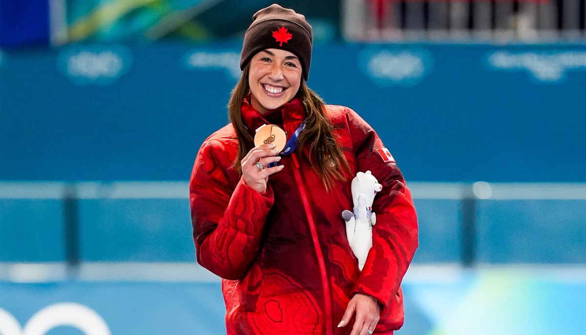 La patineuse de vitesse sur longue piste Valérie Maltais remporte une médaille de bronze à l'épreuve du 1500 mètres.