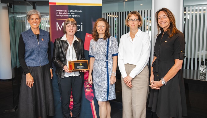 De gauche à droite: Sophie d'Amours, Catherine Thériault, Kadia St-Onge, titulaire de la Chaire de leadership en enseignement sur la promotion des saines habitudes de vie – Nautilus Plus, Julie Riopel, chargée d'enseignement clinique au Département de biologie moléculaire, biochimie médicale et pathologie, et Caroline Girard.