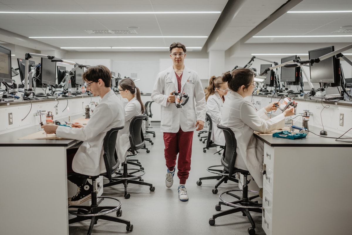 Un engagement de 1 million de dollars permet la création d’un fonds pour les bourses, l'innovation clinique et le développement des futurs professionnels dentaires