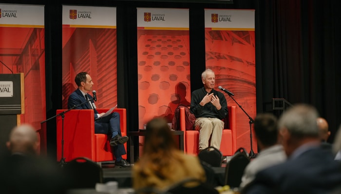 Jonathan Paquin animait le lunch-conférence mettant en vedette Stéphane Dion, ancien professeur, homme politique et diplomate canadien.