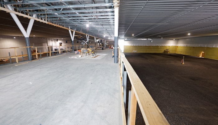 La mezzanine Banque Nationale permettra d’observer les joueuses et joueurs en contrebas. Elle sera agrémentée de bancs, de sofas, de tables et d’écrans pour en faire un espace invitant.