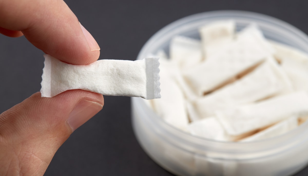 Les sachets de nicotine sont de petites pochettes que l'on place entre la gencive et la joue pour libérer la nicotine et les saveurs qu'ils contiennent. En général, chaque sachet contient une quantité de nicotine équivalant à celle de 2 à 4 cigarettes.