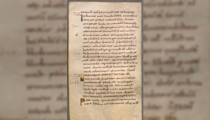 Une page du premier cartulaire de Friesing. Selon le doctorant, cette compilation de chartes notariées a été rédigée à la main avec soin, légèrement décorée et surtout très bien organisée. Ici, une notice fait savoir que l'artisan Ilprant a rendu un bien foncier à l'évêque.