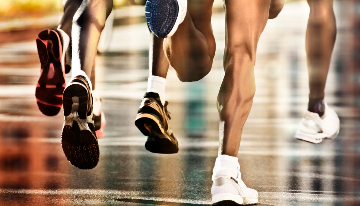 En course à pied, la charge que le tendon d'Achille doit supporter représente entre 6 et 12 fois le poids du corps à chaque foulée. Environ 50% des adeptes de ce sport souffriront un jour d'une tendinite au tendon d'Achille.