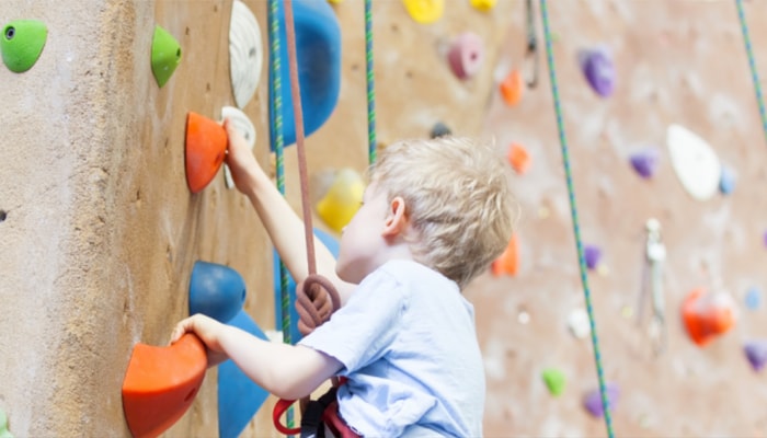 Mur d'escalade au PEPS