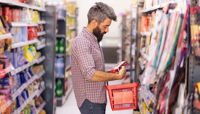 Savoir lire et comprendre l’information sur les emballages alimentaires peut aider à mieux s’y retrouver devant la complexité des renseignements nutritionnels, soulignent les chercheuses.
