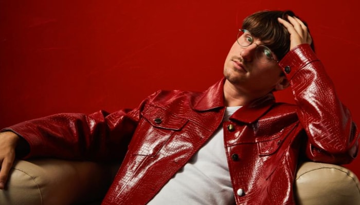 Le Québécois Fredz, nouvelle vedette montante du rap franco actuel, précédera GIMS sur scène.