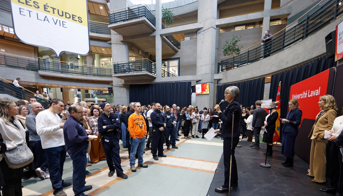 Cette rencontre conviviale a eu lieu à l'atrium Jean-Guy-Paquet du pavillon Alphonse Desjardins, le 15 janvier. «On continue d'avancer comme université, on avance des idées innovantes qui inspirent la société dans tous nos secteurs, dans tous nos métiers. C'est parce qu'on travaille ensemble», a lancé Sophie D'Amours en remerciant chaque personne pour son engagement.