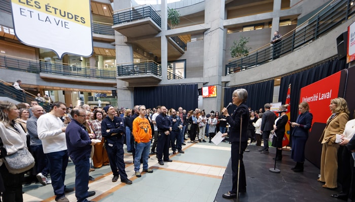 «On continue d'avancer comme université, on avance des idées innovantes qui inspirent la société dans tous nos secteurs, dans tous nos métiers. C'est parce qu'on travaille ensemble», a lancé Sophie D'Amours en remerciant chaque personne pour son engagement.
