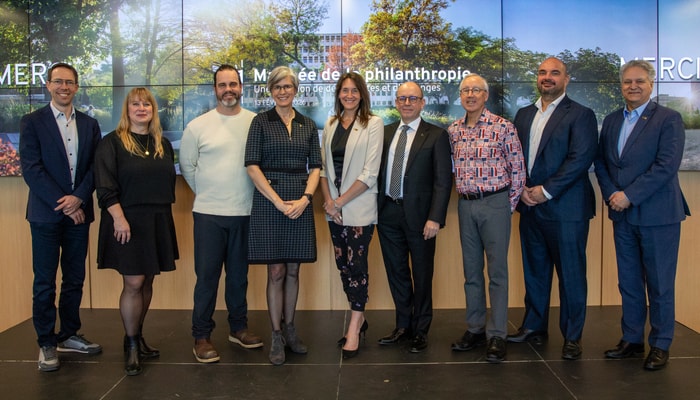 Les intervenants qui ont pris la parole durant la Matinée: Frédéric Douville, doyen de la Faculté des sciences infirmières, Geneviève Desbiens, cheffe adjointe développement et partenariats, Jean-Sébastien Noël, responsable du mouvement Les Charitables, Sophie D’Amours, rectrice, Caroline Girard, cheffe de la Direction de la philanthropie et des relations avec les diplômées et diplômés, Bernard Labelle, membre du conseil d’administration de l'Université Laval et du programme Les Cent-Associés, Yvon Charest, grand diplômé et membre du programme Les Cent-Associés, Patrick Beaumont, membre du comité-conseil en dons planifiés et membre des Cent-Associés, et Marc Deschênes, directeur-conseil dons majeurs et planifiés.