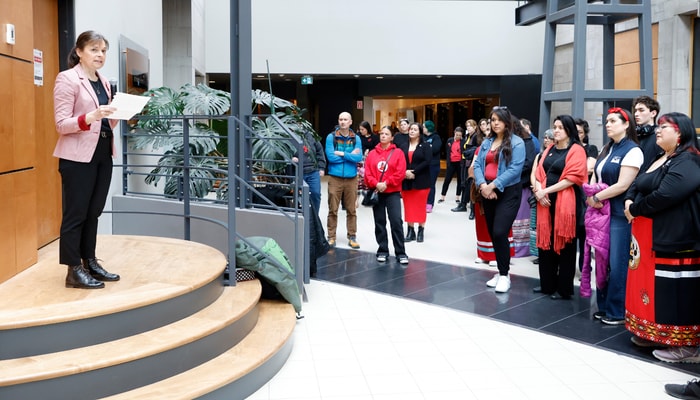 La vice-rectrice aux études et aux affaires étudiantes, Cathia Bergeron, était présente à l'événement qui s'est déroulé à l'atrium Pierre-H.-Lessard du pavillon Palasis-Prince.