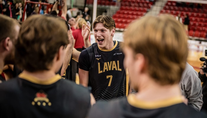 Jacob Gendron, de l'équipe masculine de volleyball Rouge et Or de l'Université Laval, lors de la Smola Cup tenue à Kingston, en Ontario, du 9 au 11 octobre 2026.
