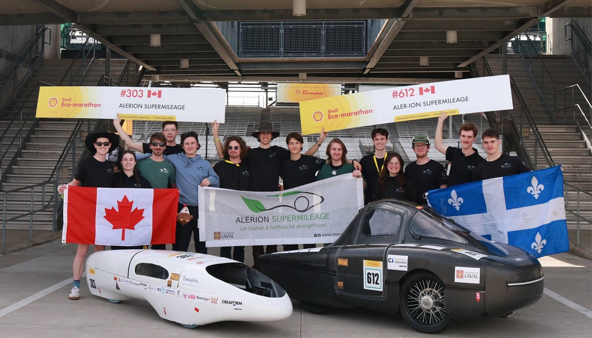 L'équipe Alérion Supermileage et leurs deux bolides au Shell Eco-marathon Americas 2026. Le prototype électrique, qui a terminé deuxième, est à gauche et le prototype à l'hydrogène, à droite.