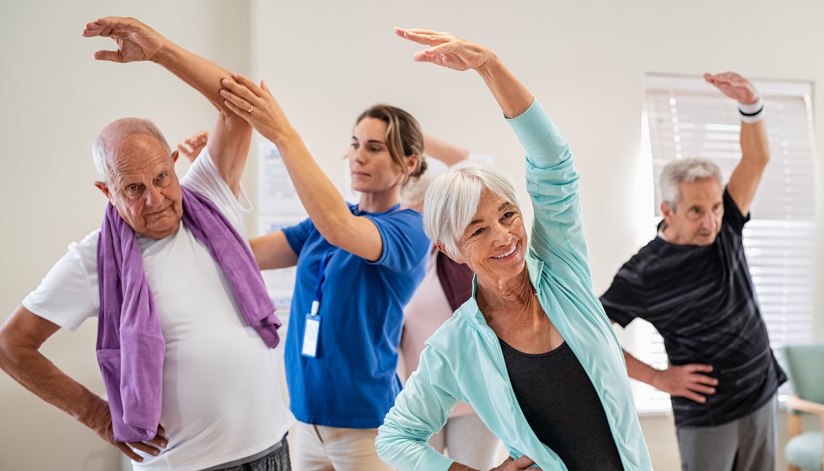 Les personnes âgées qui se blessent en tombant ont peur de se reblesser. Elles limitent alors leurs activités, ce qui entraîne un déconditionnement physique qui, à son tour, accroît les risques de chutes et de pertes fonctionnelles. Les programmes d'exercices physiques, en plus d'aider au maintien de l'autonomie, aideraient à briser ce cercle vicieux.