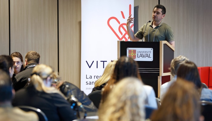 À l’occasion de la 6e Journée scientifique de VITAM – Centre de recherche en santé durable, qui s'est tenue le 28 mai au Cercle du pavillon Alphonse-Desjardins, le professeur Alexandre Marois a présenté la conférence «Intelligence artificielle en psychologie: usages, bénéfices et enjeux pour la prise de décision clinique».