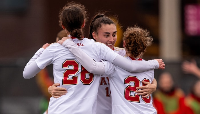 Le 6 novembre, les joueuses du Rouge et Or ont remporté leur match de quart de finale contre les Capers de l'Université du Cap-Breton par la marque de 2-1.