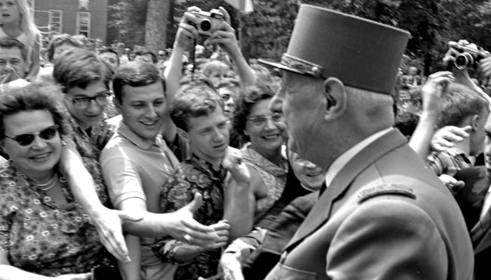Le 24 juillet 1967, Charles de Gaulle effectue un voyage en décapotable de Québec jusqu'à Montréal. Le long du Chemin du Roy, il reçoit un accueil triomphal de milliers de personnes massées sur les bords de la route.
