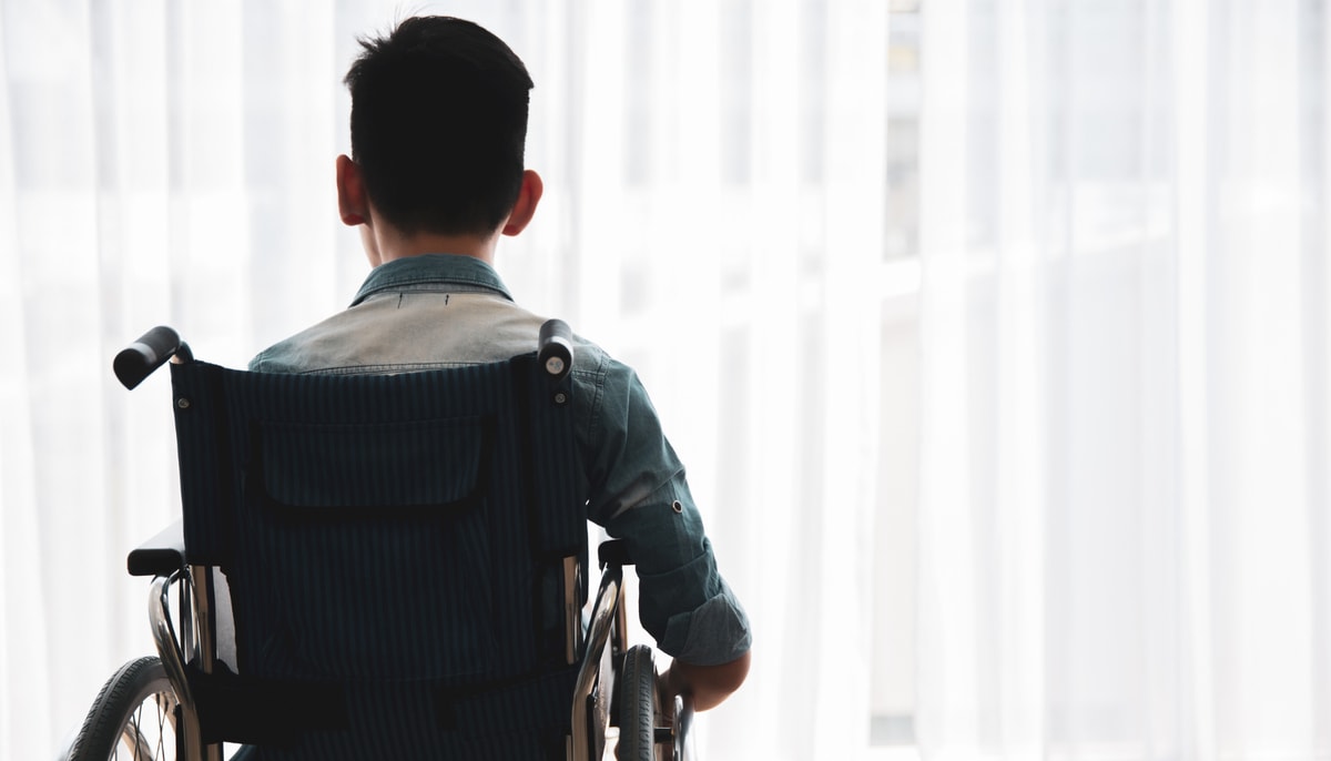 La dystrophie musculaire de Duchenne cause une dégénérescence progressive des muscles qui confine les personnes atteintes à un fauteuil roulant à partir de l'adolescence. Elle affecte presque exclusivement les garçons. Environ 1 garçon sur 3500 en est atteint à la naissance, ce qui en fait la forme de dystrophie musculaire la plus courante.