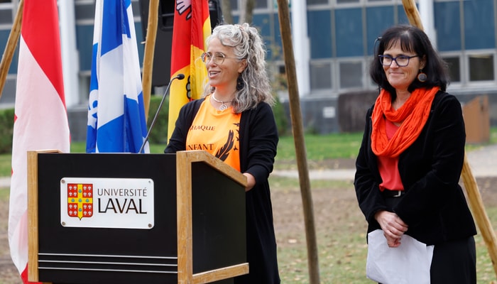 Karine Taché et Allison Bain, professeures à la Faculté des lettres et des sciences humaines et coresponsables du microprogramme en archéologie pour les Premiers Peuples