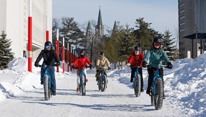 Des vélos à pneus surdimensionnés au Campus nordique