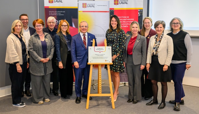 De gauche à droite: Miriam Pozza, fiduciaire de la Fondation J.-Louis Lévesque, le professeur Emmanuel Bujold, Marie Arsenault, doyenne de la Faculté de médecine, Jean Turmel, fiduciaire de la Fondation, Josée Darche, vice-présidente et directrice générale de la Fondation, Yanick Pagé, président de la Fondation, Caroline Girard, cheffe de la Direction de la philanthropie et des relations avec les diplômées et diplômés, Eugénie Brouillet, vice-rectrice à la recherche, à la création et à l’innovation, la professeure Amélie Fradet-Turcotte, Marie-Josée Hébert, fiduciaire de la Fondation, et la professeure Lyne Gauthier