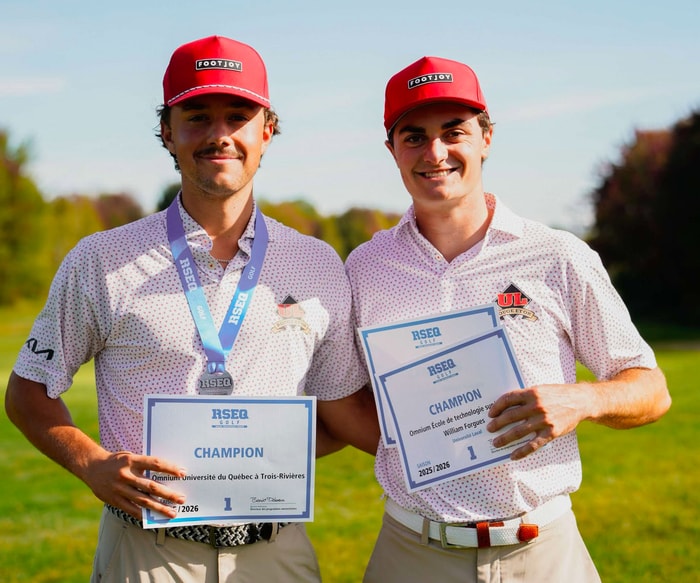 Félix Dubé et William Forgues, du club de golf Rouge et Or de l'Université Laval, au terme du Championnat provincial du RSEQ.