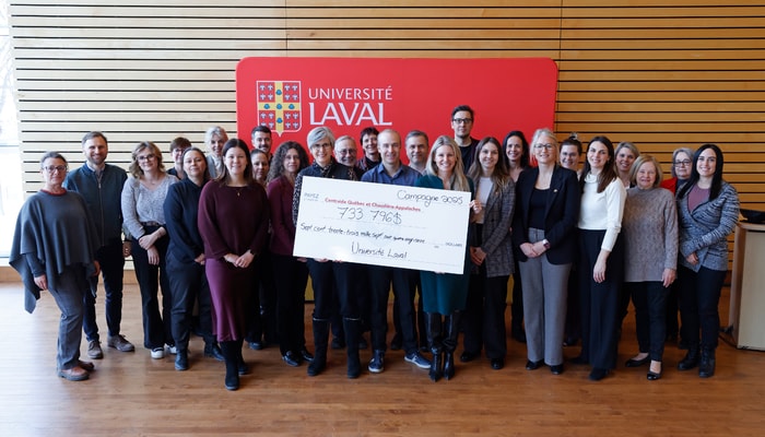 L'équipe organisatrice et des donatrices et donateurs de la campagne Centraide-Université Laval 2025. Un nouveau don record a été récolté auprès de la communauté.
