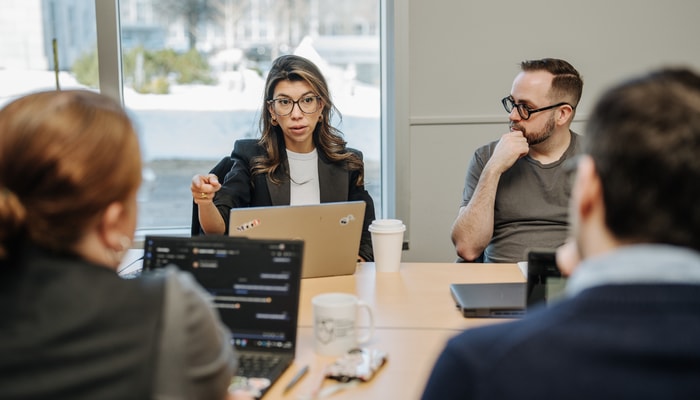 Les ateliers de formation de L'Envol sont ponctués de moments d'échange entre pairs visant à stimuler la réflexion individuelle et collective ainsi que le partage d'expériences ou de savoir.