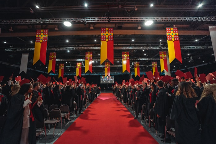 Durant les 10 cérémonies, 5871 diplômes seront remis.