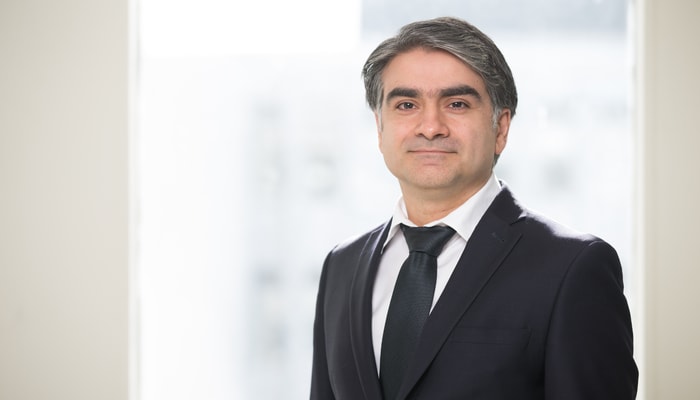 Le professeur Reza Moradinejad, aujourd'hui vice-doyen aux études et à l'expérience étudiante à la Faculté de droit
