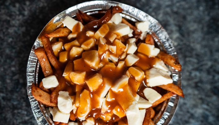 Plusieurs paramètres de fabrication sont essentiels pour garantir les propriétés typiques du fromage en grains, roi de la poutine.