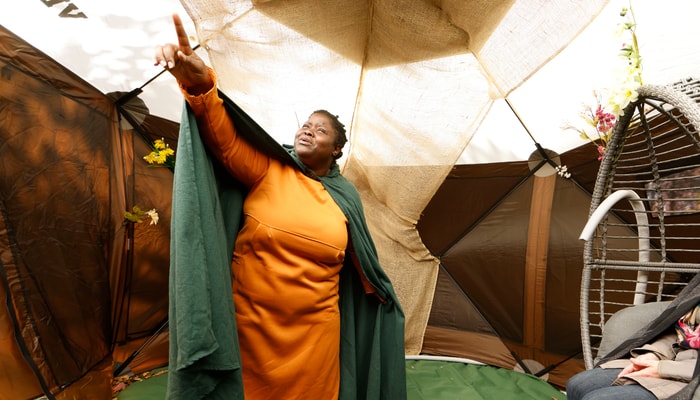 Josiane Nguimfack, étudiante au doctorat en littérature et arts de la scène et de l'écran, interprétait l'Été.