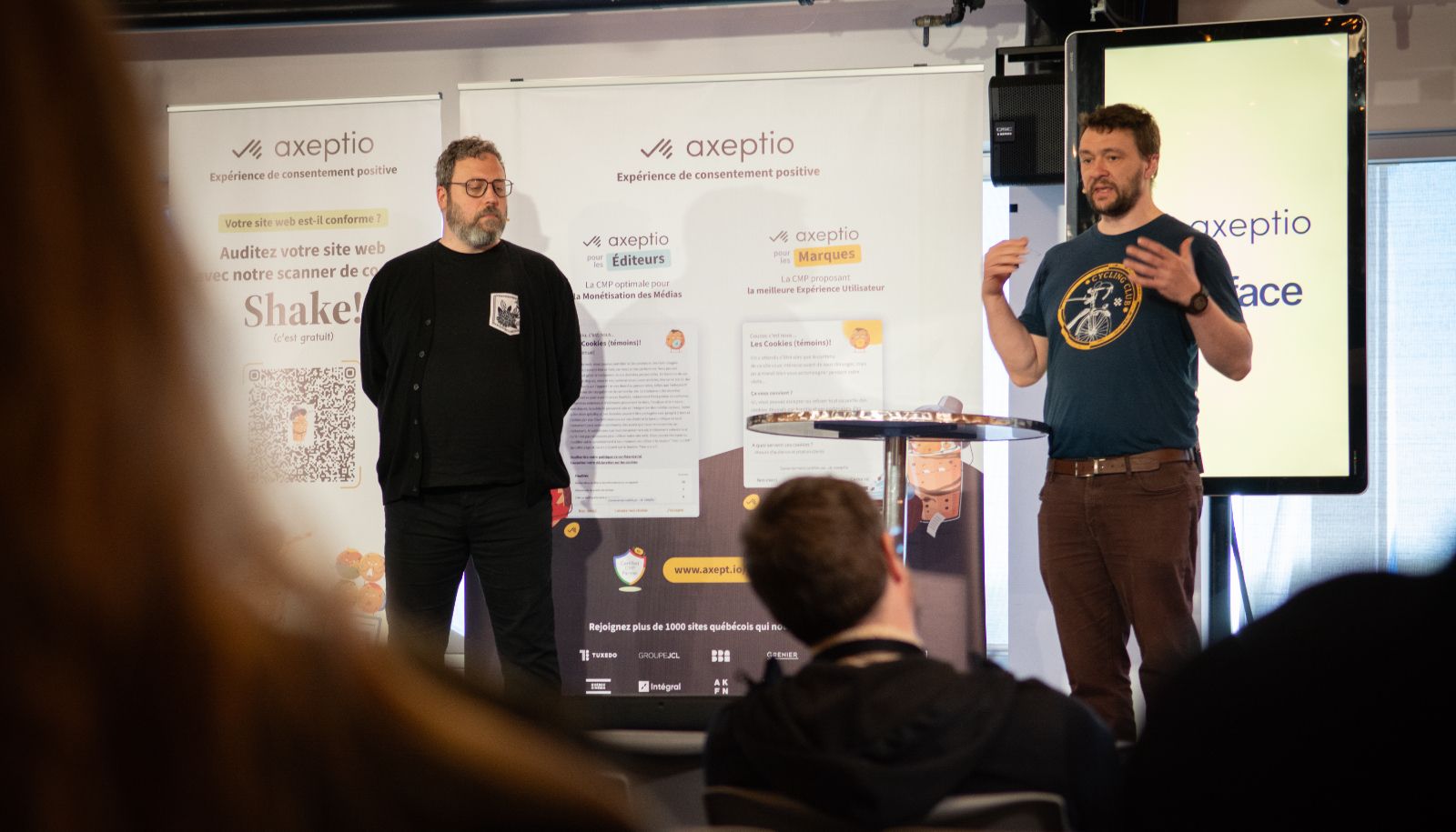 La conférence de Raymond Poirier et Benoit Duinat avait pour titre «Jouer à lier bande dessinée et numérique: retour sur 10 ans d'expérimentations et de DIY créatif».
