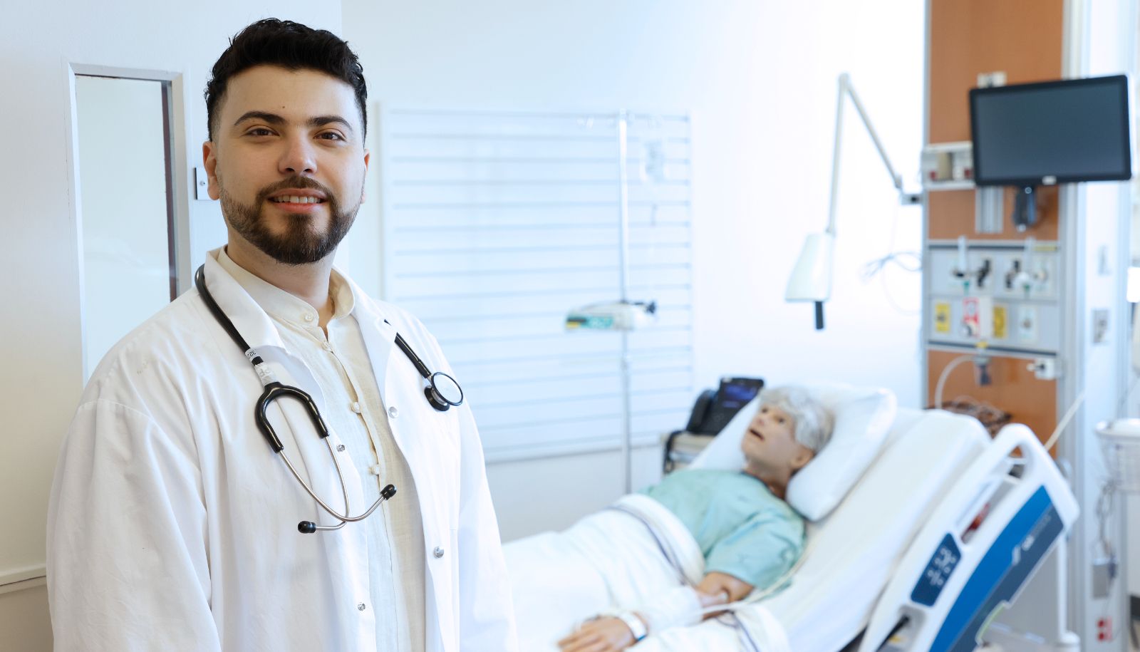 En parallèle de son doctorat, Mohamed-Amine est coordonnateur de soins dans une résidence aux personnes âgées à Sainte-Foy et assistant d’enseignement à la Faculté.