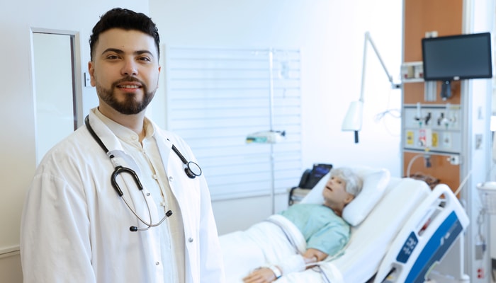 En parallèle de son doctorat, Mohamed-Amine est coordonnateur de soins dans une résidence aux personnes âgées à Sainte-Foy et assistant d’enseignement à la Faculté.