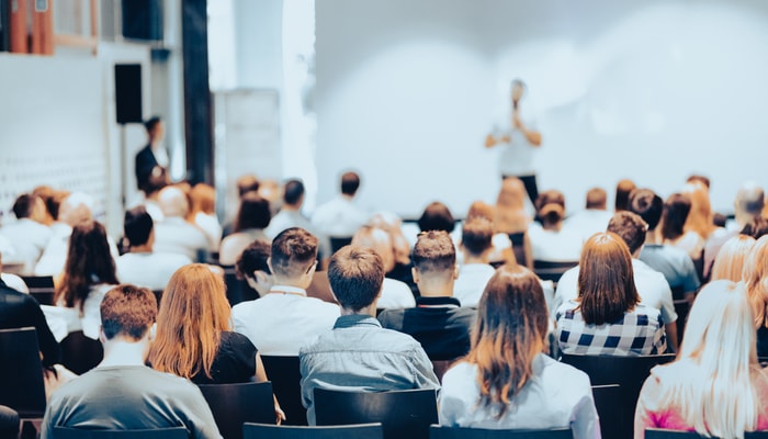 Dans les prochaines semaines, assistez aux Conférences grand public 2026-2027 de la Faculté des sciences et de génie sur des sujets scientifiques et d'ingénierie d'actualité.