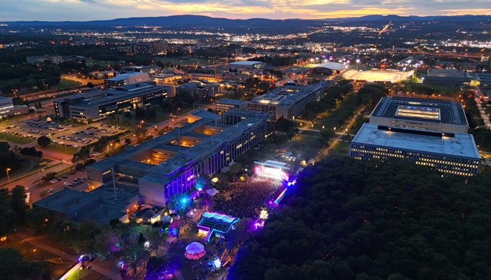 C'est tout le campus qui a vibré au rythme de Fono avec quatre scènes permettant d'alterner les spectacles sans interruption.