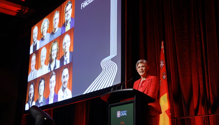 Lors du gala clôturant le Grand rendez-vous de la recherche 2024, l’Université Laval a remis 12 Prix d’excellence en recherche, création et innovation. Ici, la rectrice Sophie D'Amours et le tableau des lauréates et lauréats.