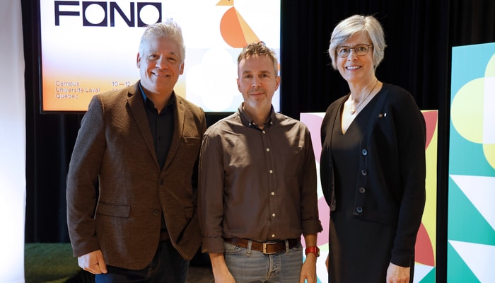 Nicolas Racine, président-directeur général de BLEUFEU, Louis Bellavance, vice-président au contenu et à la direction artistique chez BLEUFEU, et Sophie D'Amours, rectrice de l'Université Laval