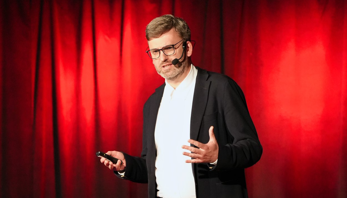 Arturs Logins lors de sa conférence