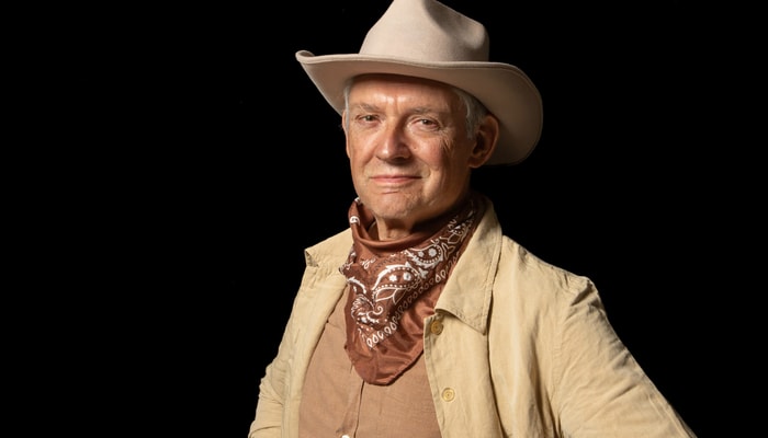 Frédéric Sériès, en costume de scène pour la pièce Calamity Jane