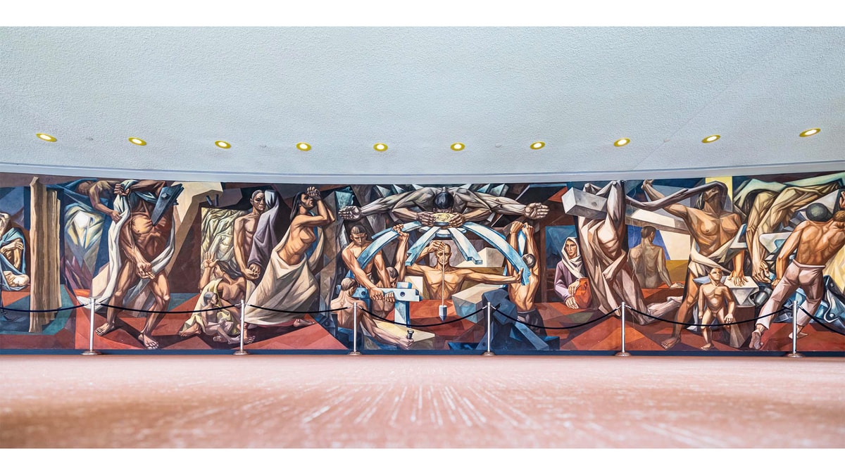 La peinture murale réalisée au siège des Nations unies par l’artiste espagnol José Vela Zanetti, s'étendant sur plus de 18 mètres de long et près de 4 mètres de haut, illustre la quête constante de l’humanité pour une paix durable.