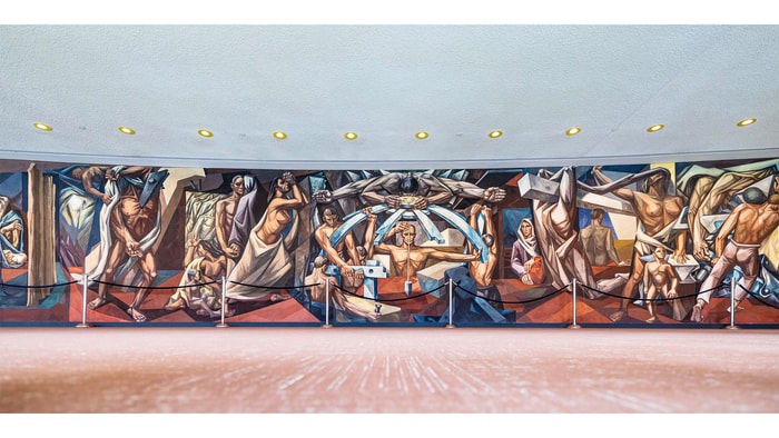 La peinture murale réalisée au siège des Nations unies par l’artiste espagnol José Vela Zanetti, s'étendant sur plus de 18 mètres de long et près de 4 mètres de haut, illustre la quête constante de l’humanité pour une paix durable.